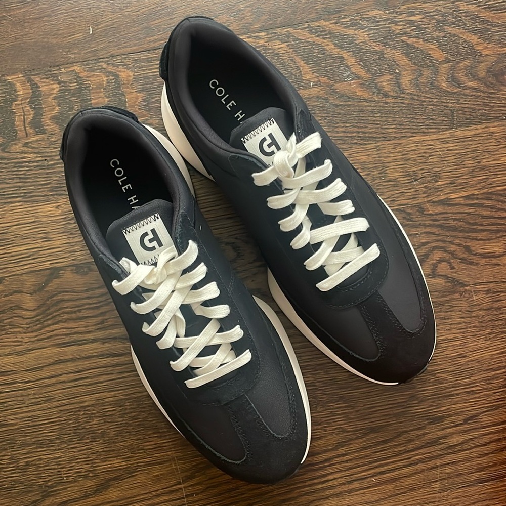 Men’s sneakers, brand new in box
